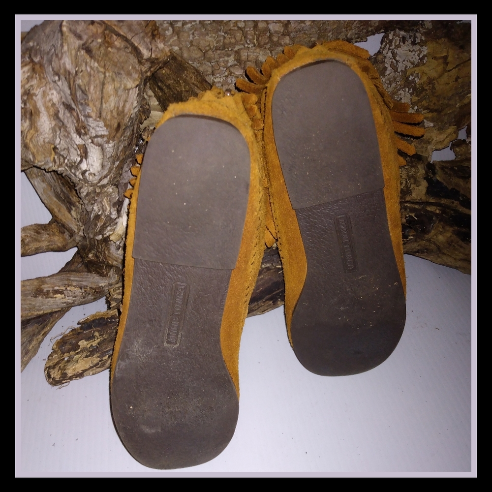 Minnetonka Suede Fringed Short Boot - Picture 7 of 9